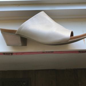 Bueno Leather light gray heeled mules